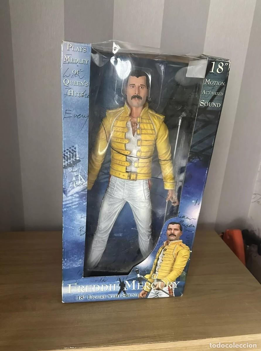 Freddie Mercury 18” Figure with Motion Activated Sound - Vintage NECA - Testado Freddie Mercury 18” Figure with Motion Activated Sound - Vintage NECA - Testado